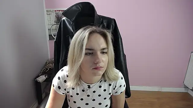 Snapshot of viktoria_lovely chatting on June 17, 8:39 am viktoria lovely online show from June 17, 8:39 am
