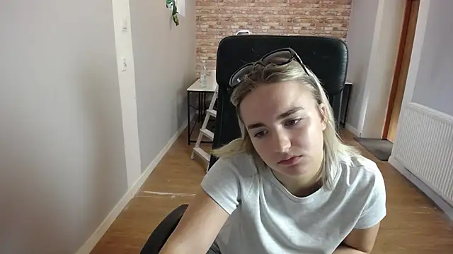 Snapshot of viktoria_lovely chatting on July 30, 7:07 am viktoria lovely online show from July 30, 7:07 am