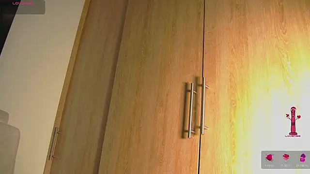 aidaadams online show from October 8, 11:08 am