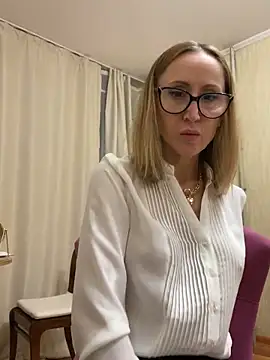 LauraDavis online show from December 3, 7:34 pm