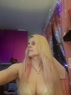 Snapshot of Angeldevilus chatting on February 27, 5:26 pm Angeldevilus online show from February 27, 5:26 pm