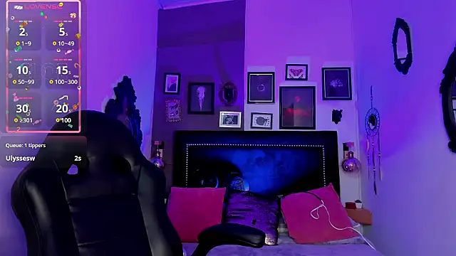 Snapshot of _cloe_martinez chatting on December 6, 9:54 am cloe martinez online show from December 6, 9:54 am