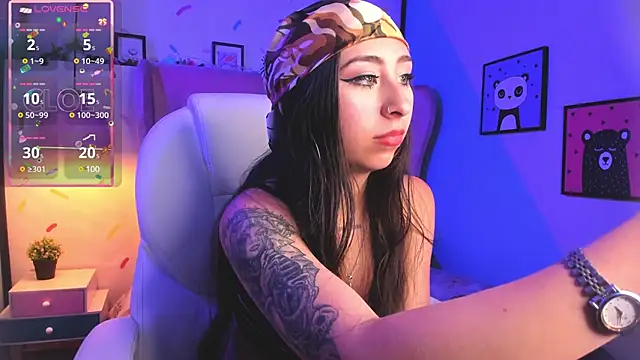 Snapshot of _cloe_martinez chatting on December 15, 11:09 pm cloe martinez online show from December 15, 11:09 pm