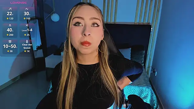 Snapshot of _cloe_martinez chatting on March 3, 9:15 am cloe martinez online show from March 3, 9:15 am