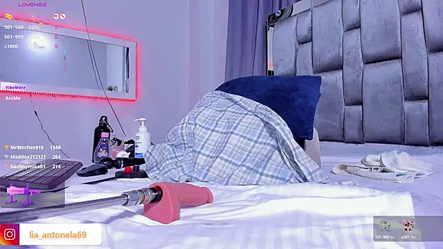 Antonellahorny69 online show from February 24, 11:43 am