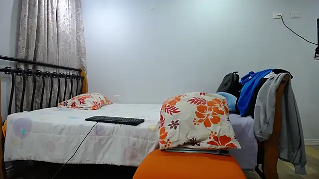 Snapshot of Iam_yourbabyprincess_XD chatting on February 3, 6:13 am Iam yourbabyprincess XD online show from February 3, 6:13 am