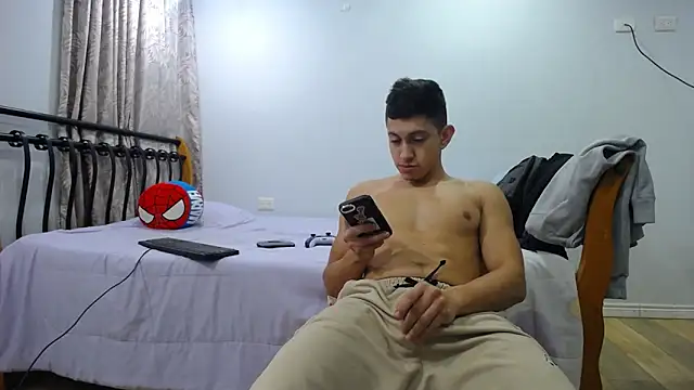 Snapshot of Iam_yourbabyprincess_XD chatting on February 15, 10:11 am Iam yourbabyprincess XD online show from February 15, 10:11 am