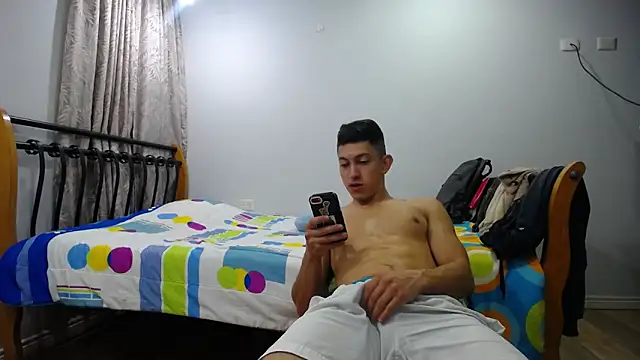 Snapshot of Iam_yourbabyprincess_XD chatting on March 4, 5:00 am Iam yourbabyprincess XD online show from March 4, 5:00 am