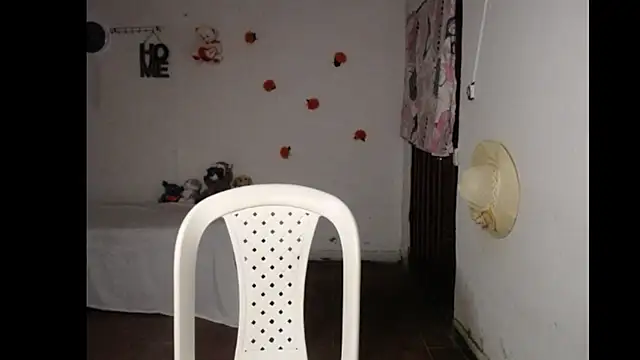 Snapshot of foxysweet09 chatting on March 16, 1:17 am foxysweet09 online show from March 16, 1:17 am