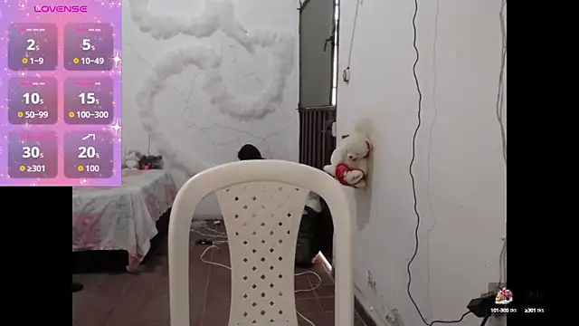 Snapshot of foxysweet09 chatting on October 15, 8:42 pm foxysweet09 online show from October 15, 8:42 pm