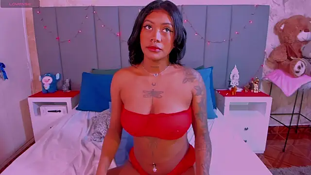 Snapshot of JulianaMiller chatting on December 25, 3:29 am JulianaMiller online show from December 25, 3:29 am