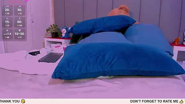 Snapshot of JulianaMiller chatting on January 14, 4:36 am JulianaMiller online show from January 14, 4:36 am