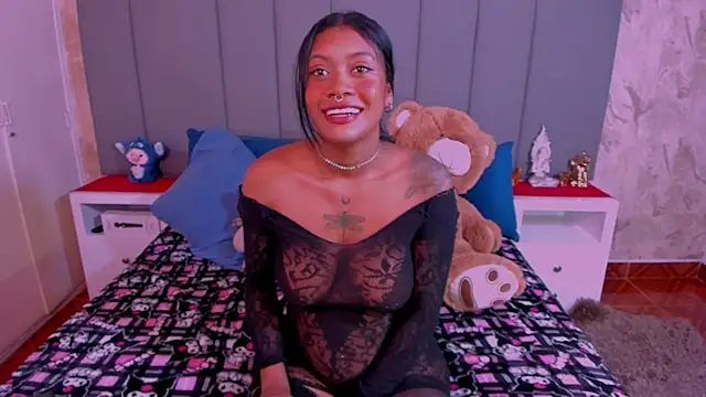 Snapshot of JulianaMiller chatting on January 19, 1:43 am JulianaMiller online show from January 19, 1:43 am