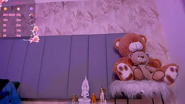 Snapshot of JulianaMiller chatting on February 14, 6:56 am JulianaMiller online show from February 14, 6:56 am