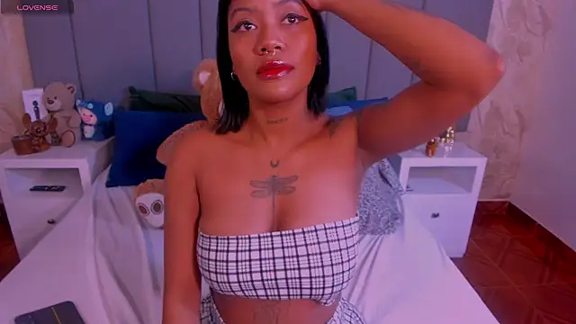 Snapshot of JulianaMiller chatting on March 9, 10:19 pm JulianaMiller online show from March 9, 10:19 pm