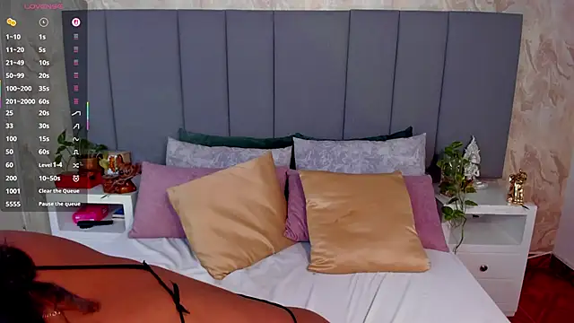 Snapshot of JulianaMiller chatting on September 29, 1:44 am JulianaMiller online show from September 29, 1:44 am