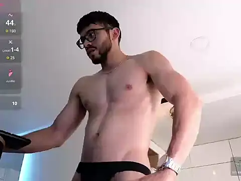 Snapshot of Phantom_Bigger1 chatting on December 5, 3:41 pm Phantom Bigger1 online show from December 5, 3:41 pm