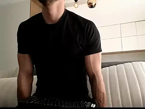 Snapshot of Phantom_Bigger1 chatting on December 18, 2:34 pm Phantom Bigger1 online show from December 18, 2:34 pm