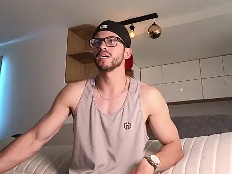 Snapshot of Phantom_Bigger1 chatting on January 6, 8:12 pm Phantom Bigger1 online show from January 6, 8:12 pm