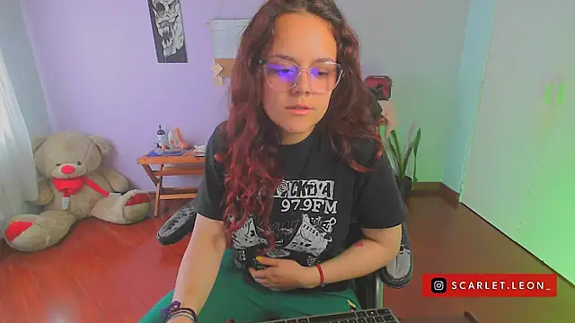 Scarletleon77 online show from February 6, 5:30 pm