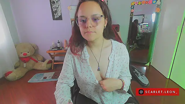 Scarletleon77 online show from February 17, 6:37 pm