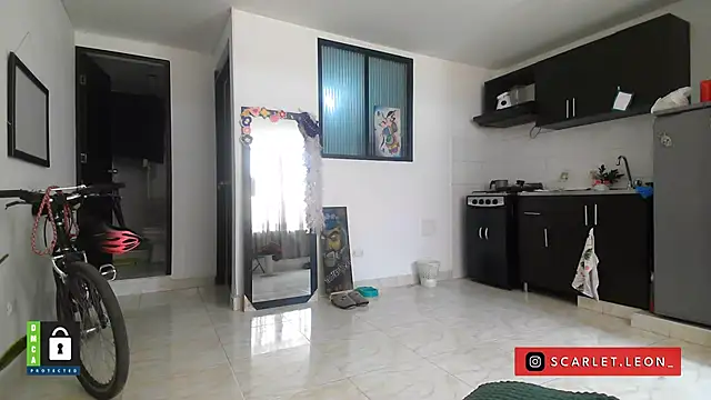 Scarletleon77 online show from September 25, 3:38 pm