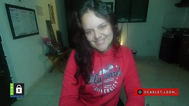 Scarletleon77 online show from April 10, 11:42 pm