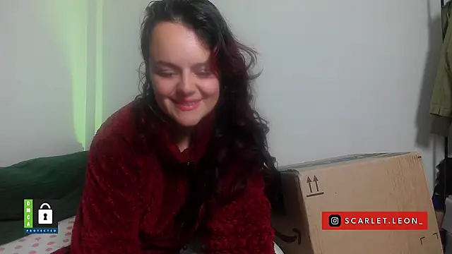 Scarletleon77 online show from April 14, 4:46 pm