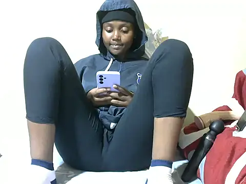 Snapshot of Sweet_kelsiey chatting on February 27, 2:11 am Sweet kelsiey online show from February 27, 2:11 am