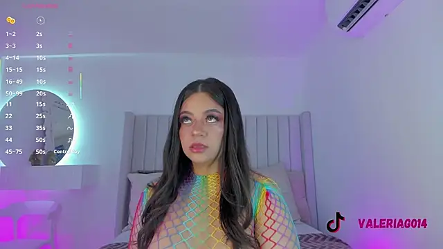 sarah-bonneth online show from October 27, 11:36 am