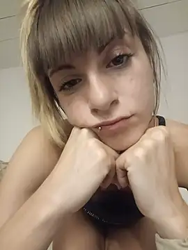 Snapshot of Cristina02 chatting on July 14, 10:37 pm Cristina02 online show from July 14, 10:37 pm