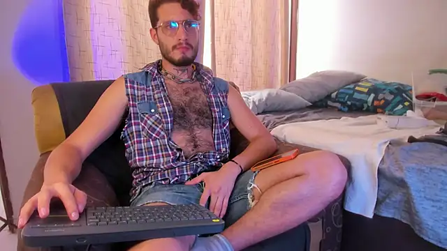 Snapshot of axel_giracr chatting on March 21, 9:01 pm axel giracr online show from March 21, 9:01 pm