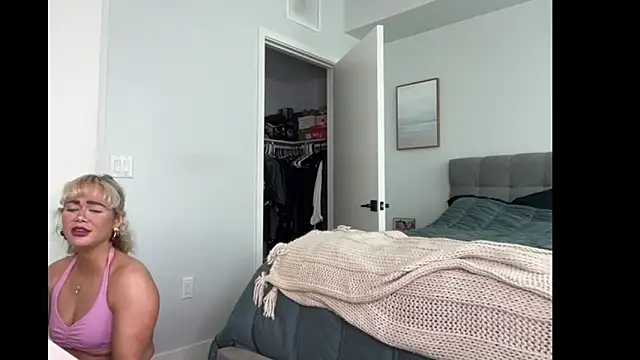 ElenaErickson online show from October 22, 8:52 pm