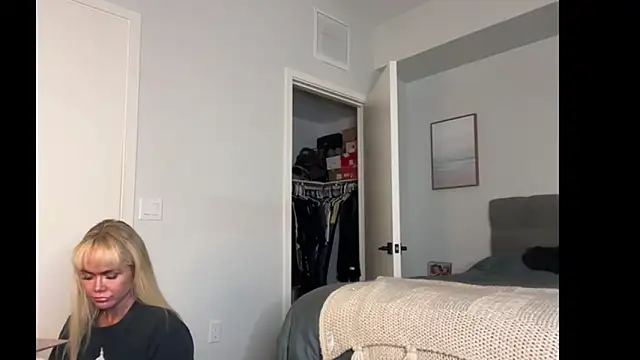 ElenaErickson online show from April 5, 1:58 am