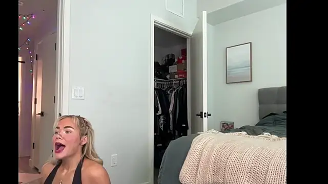 Snapshot of ElenaErickson chatting on July 1, 8:52 pm ElenaErickson online show from July 1, 8:52 pm