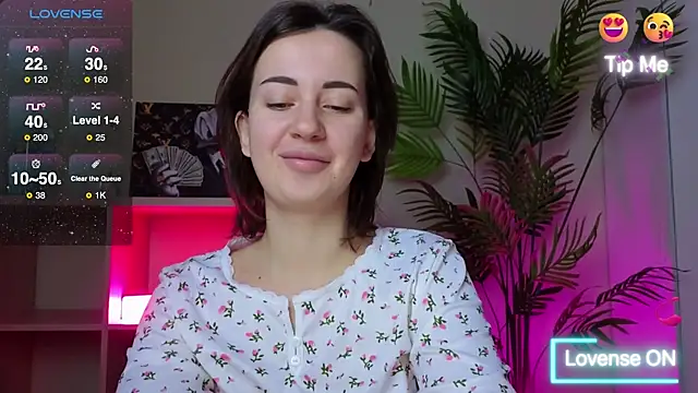 SweetieKendl online show from April 18, 2:10 pm