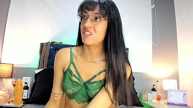 Snapshot of valentinabaez chatting on October 2, 5:09 pm valentinabaez online show from October 2, 5:09 pm