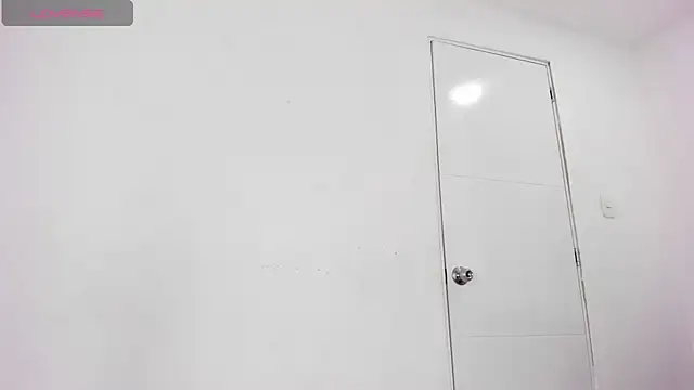 CurvyViolet online show from December 6, 11:54 am