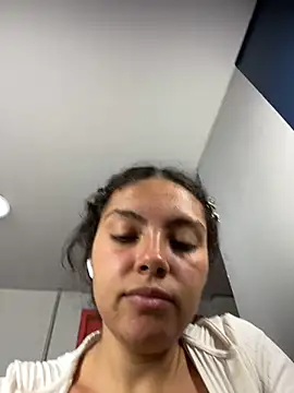 Snapshot of Nathcurly_ chatting on December 18, 5:37 am Nathcurly online show from December 18, 5:37 am