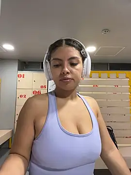 Snapshot of Nathcurly_ chatting on February 16, 3:04 am Nathcurly online show from February 16, 3:04 am