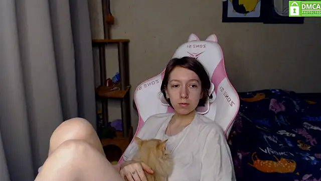 Snapshot of LeahGottty chatting on December 2, 2:19 pm LeahGottty online show from December 2, 2:19 pm