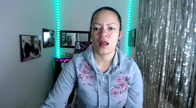 Cristal w online show from March 20, 12:22 pm