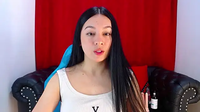 Lila Pinky online show from March 22, 2:25 pm