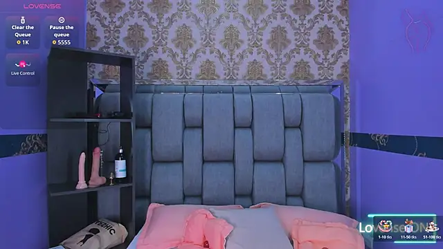 Lila Pinky online show from November 5, 1:00 pm