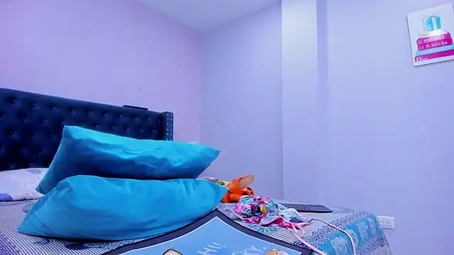 ClayrRosse online show from February 1, 6:19 pm