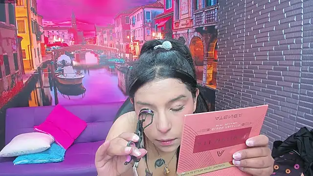 Snapshot of Small_naughty_ chatting on January 17, 1:38 pm Small naughty online show from January 17, 1:38 pm