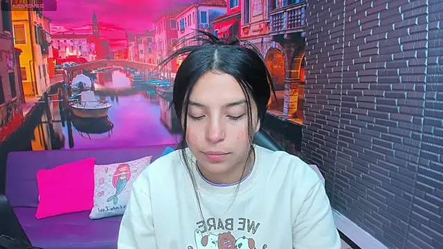 Snapshot of Small_naughty_ chatting on February 4, 1:39 pm Small naughty online show from February 4, 1:39 pm