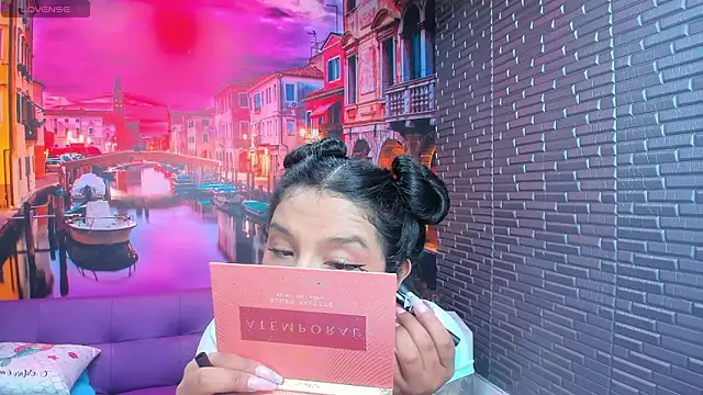 Snapshot of Small_naughty_ chatting on February 7, 1:37 pm Small naughty online show from February 7, 1:37 pm