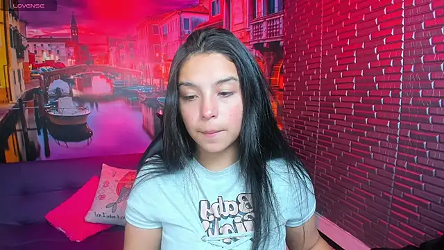 Snapshot of Small_naughty_ chatting on February 17, 1:40 pm Small naughty online show from February 17, 1:40 pm