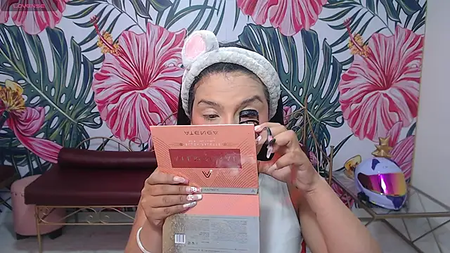 Small naughty  online show from April 12, 1:05 pm